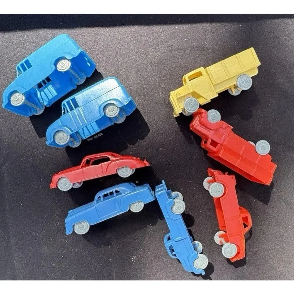8 Vintage 1950’s Marx Brothers Plastic Cars & Trucks Metal Wheels -LO14